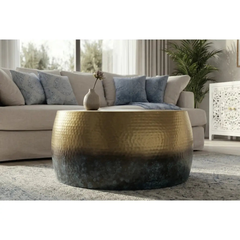 Tavolino basso TRIANE 60 cm in alluminio dorato e blu – Tavolino basso rotondo design effetto martellato