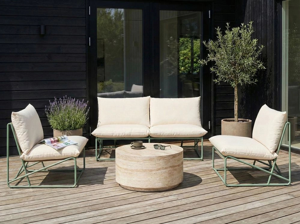 Set 4 posti composto da divano basso oversize e 2 sedie in metallo con cuscini per schienale e seduta interno ed esterno senza braccioli verde