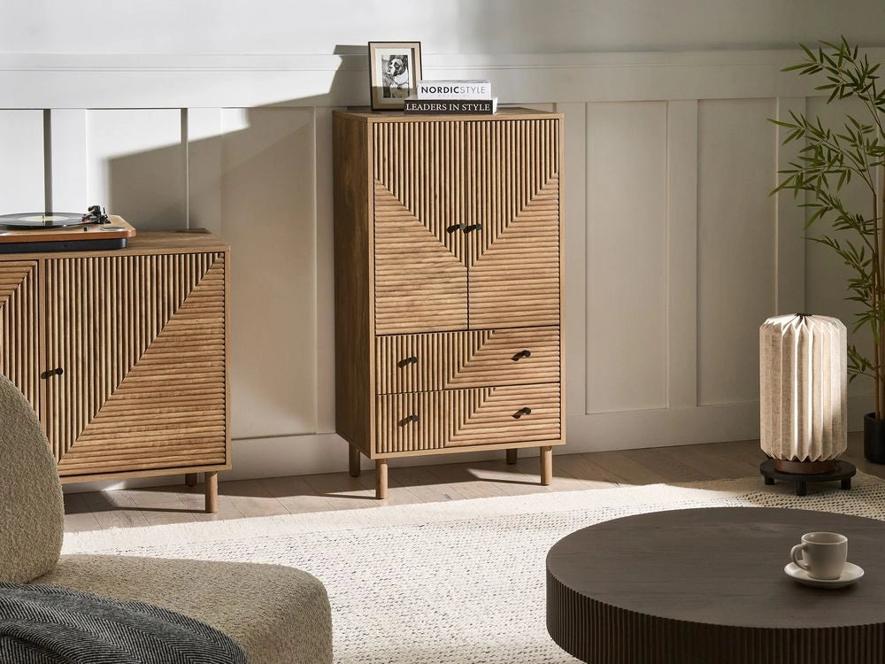 Mobile alto MDF marrone chiaro con gambe in legno di pino e 2 cassetti, design moderno