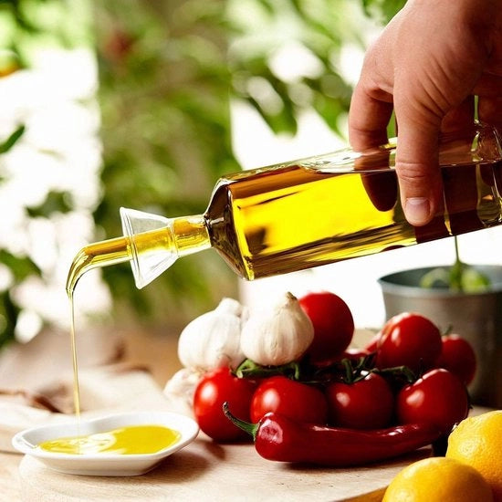 Fusto di vetro per oli, fusto con beccuccio, 500 ml, 0,5 l, ideale per l'imbottigliamento e la dispersione di olio d'oliva e altri liquidi, facile da pulire