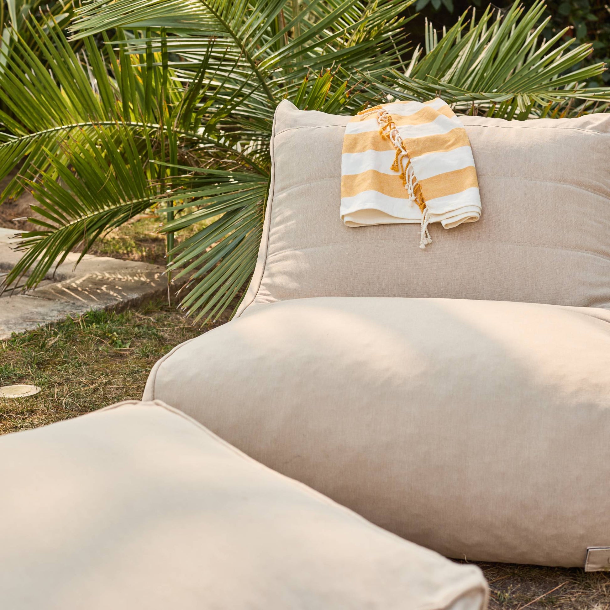 Pouf e poggiapiedi da esterno in olefina, beige