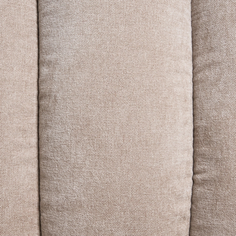 Set di 2 sedie girevoli da pranzo in tessuto beige con braccioli, schienale trapuntato e gambe in metallo, stile retrò-contemporaneo