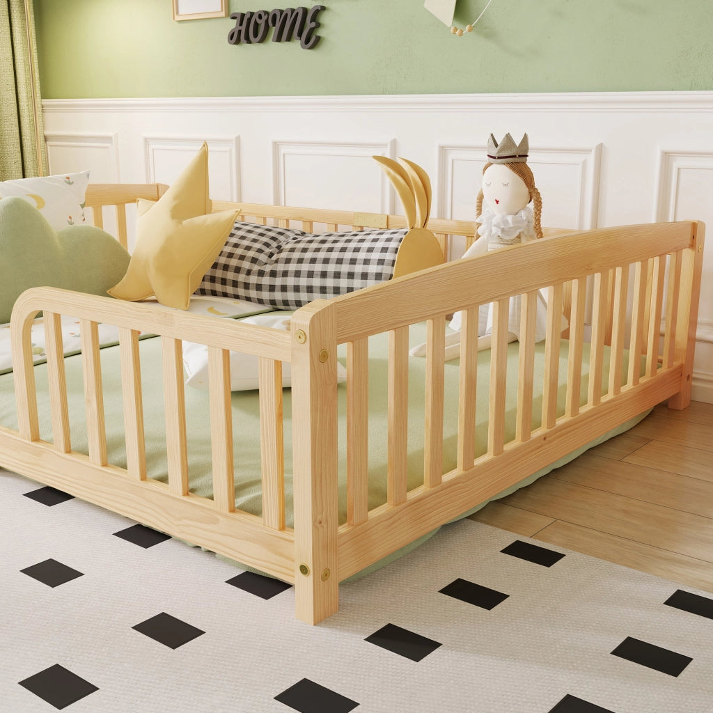 Letto per bambini 140 × 200 cm con barriera di sicurezza e ingresso centrale, senza materasso, in pino, naturale