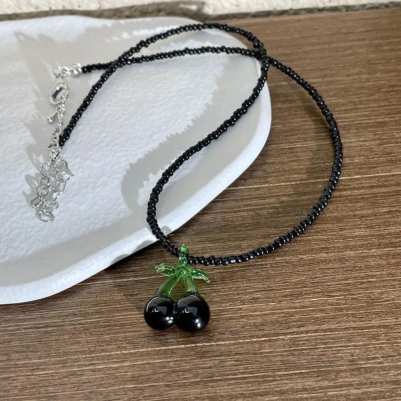 Collana fatta a mano con perline nere: ciondolo a forma di ciliegia, idea regalo