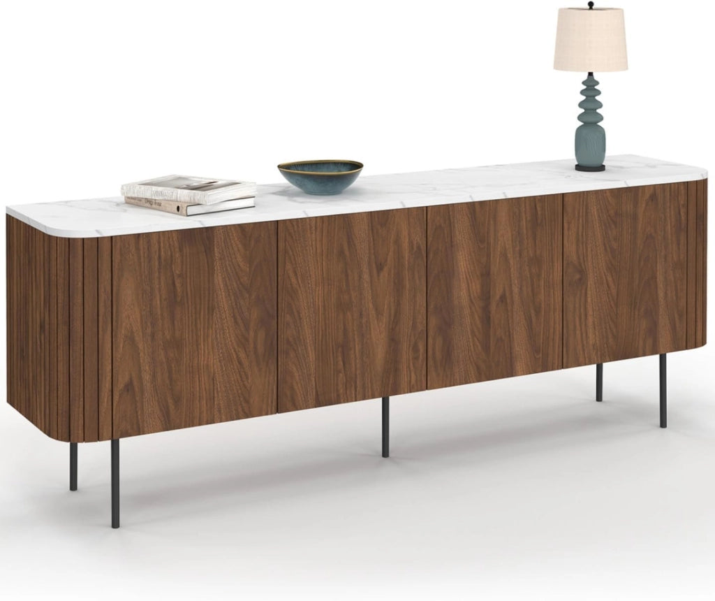 Credenza bassa MARLA 160 cm con 4 ante e doghe effetto noce e piano in marmo bianco ALASKA