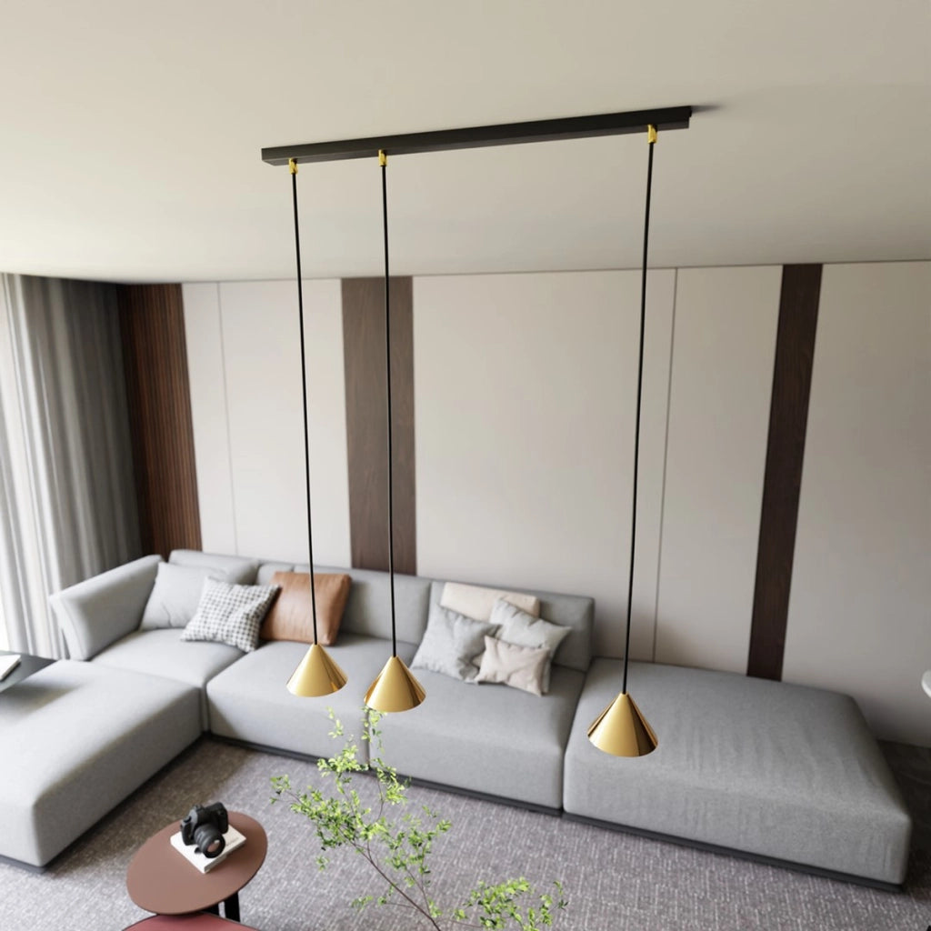 Lampada a sospensione ELIT con tre diffusori conici in oro