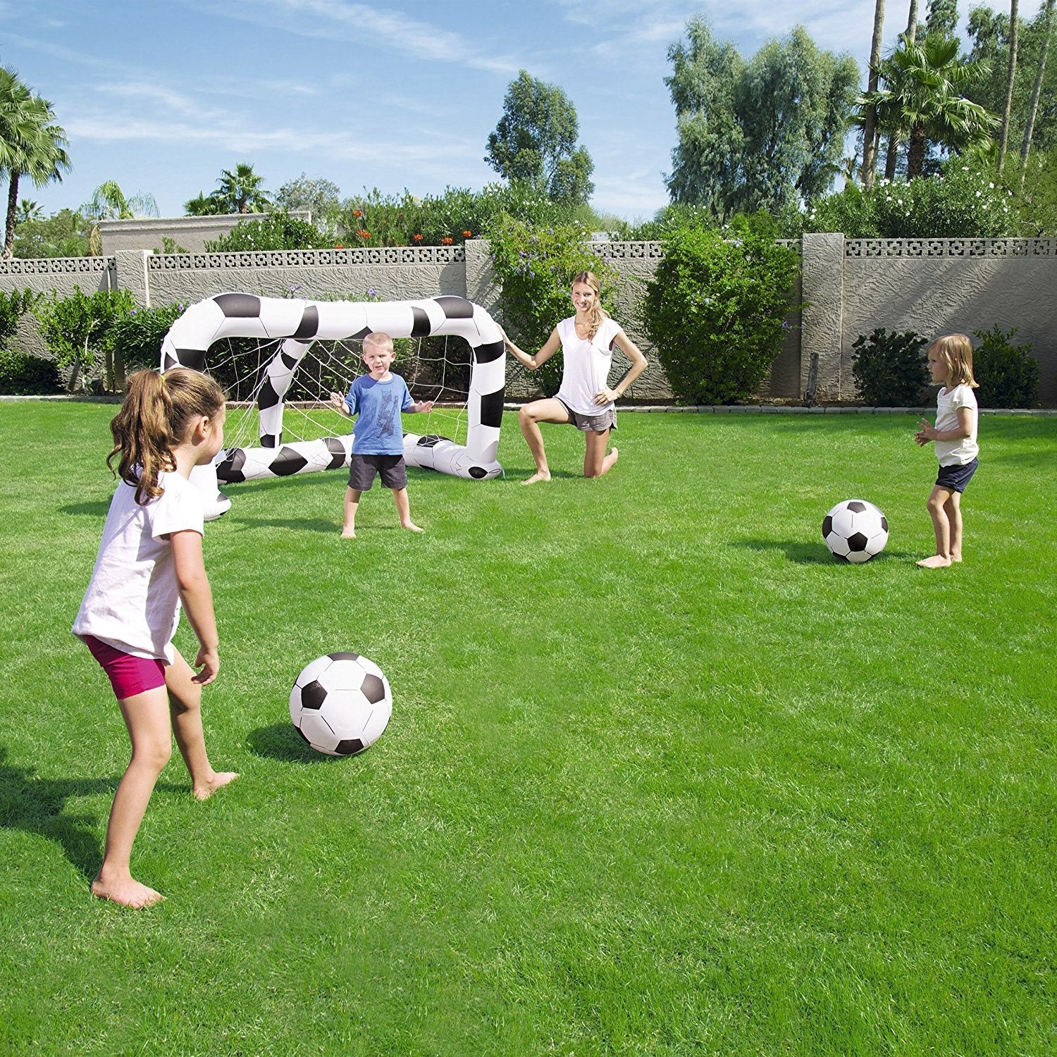 Porta Gioco Calcio Gonfiabile 52058 con 2 Palloni 213X122X137 Cm Bestway