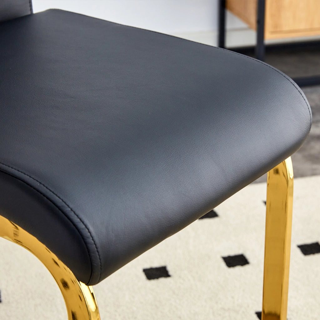 Set di 2 sgabelli da bar con poggiapiedi in similpelle nera e gambe metalliche dorate per cucina