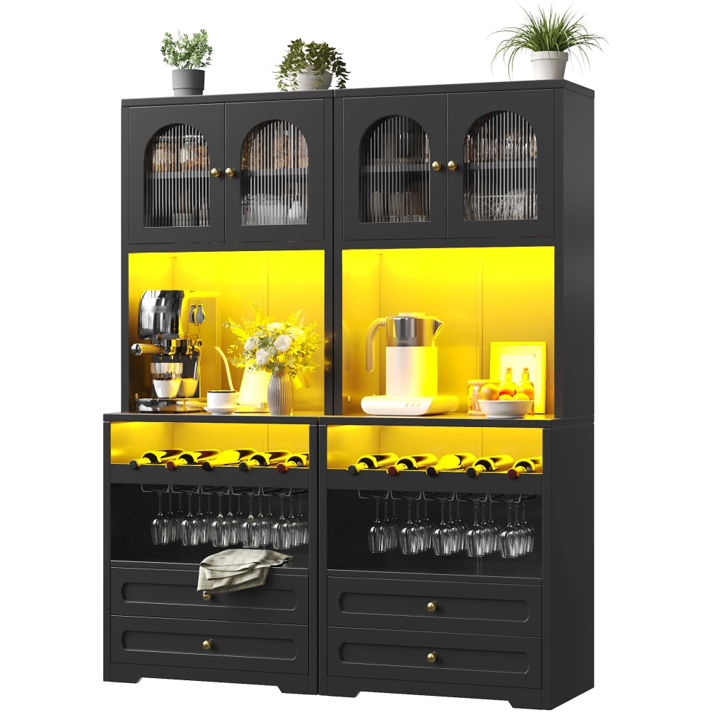 Credenza alta nera con LED smart, portabottiglie e USB