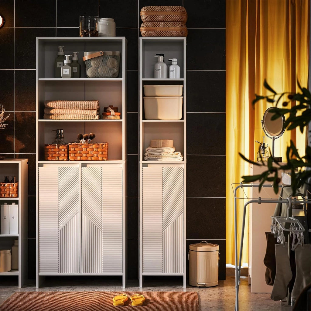 Mobile Bagno Salvaspazio con Cesto Portabiancheria – Armadietto Bagno Alto e Stretto in MDF Bianco con Ripiani Regolabili e Antiribaltamento Mobile Lavanderia 30x170x30 cm BZR158-W