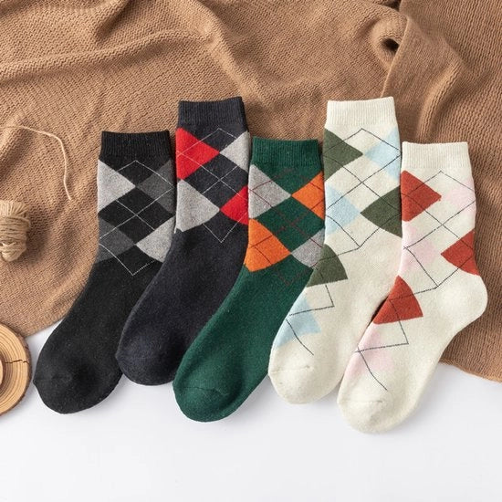 5 Pair di calze di lana spessa e calda per uomini, ideali per l'autunno e l'inverno, con righe e motivi a riquadri colorati.