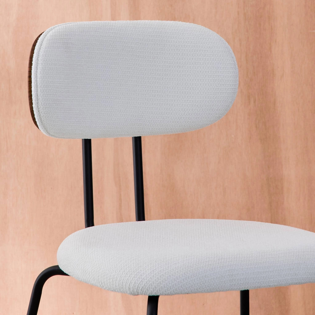 Set 2 sedie in legno tinto noce e tessuto idrorepellente, bianco