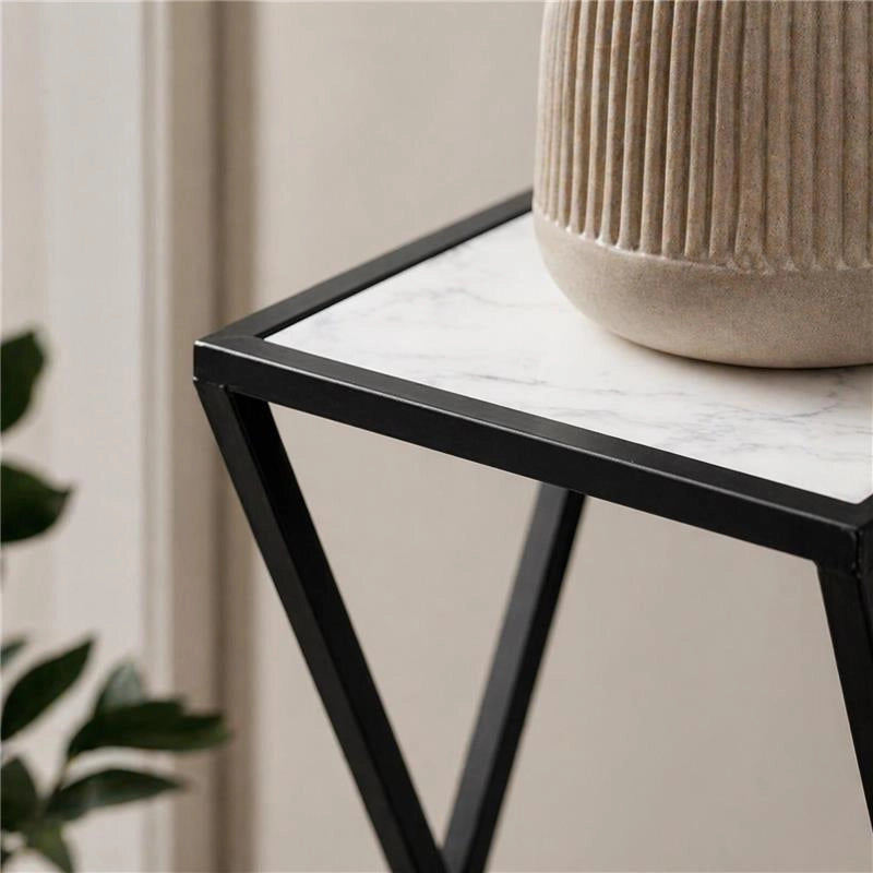 TAVOLINO A COLONNA CON STRUTTURA IN METALLO NERO E TOP IN MDF EFFETTO MARMO BIANCO MISURE: 25X70CM