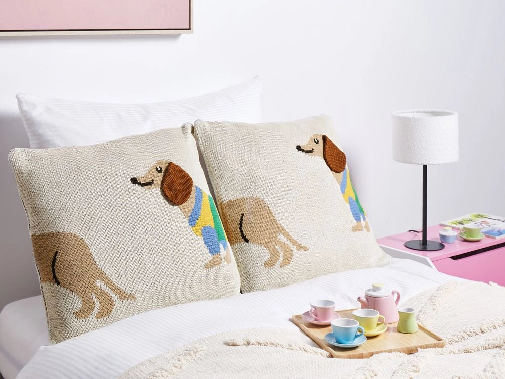 Set di 2 cuscini decorativi per bambini in cotone beige 45 x 45 cm con motivo bassotto Accessorio per la camera da letto dei bambini