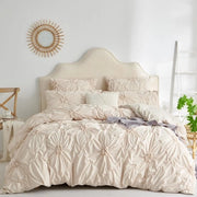 Set di Cuscini da Letto di Lusso e Eleganza con Disegno di Pizzo e Pieghe per Massimo Comfort