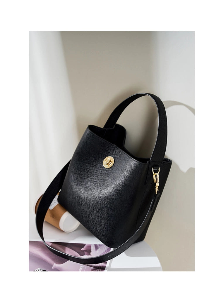 Borsa a tracolla da donna in vera pelle, colore nero.