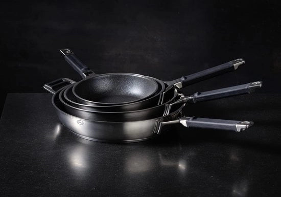 Piastra per biscotti, piastra con rivestimento antiaderente premium ProResist, maniglia in silicone, 20 cm, acciaio inossidabile 18/10, adatto per induzione, lavabile in lavastoviglie, argento/nero