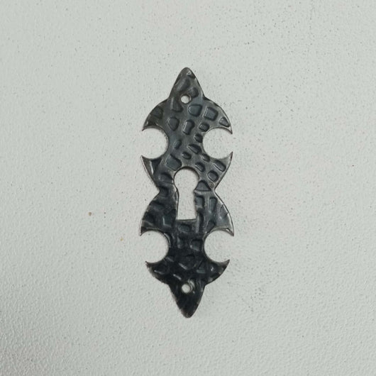 Bocchetta per mobili da 79x29mm buco chiave stile ferro battuto verniciata fumè