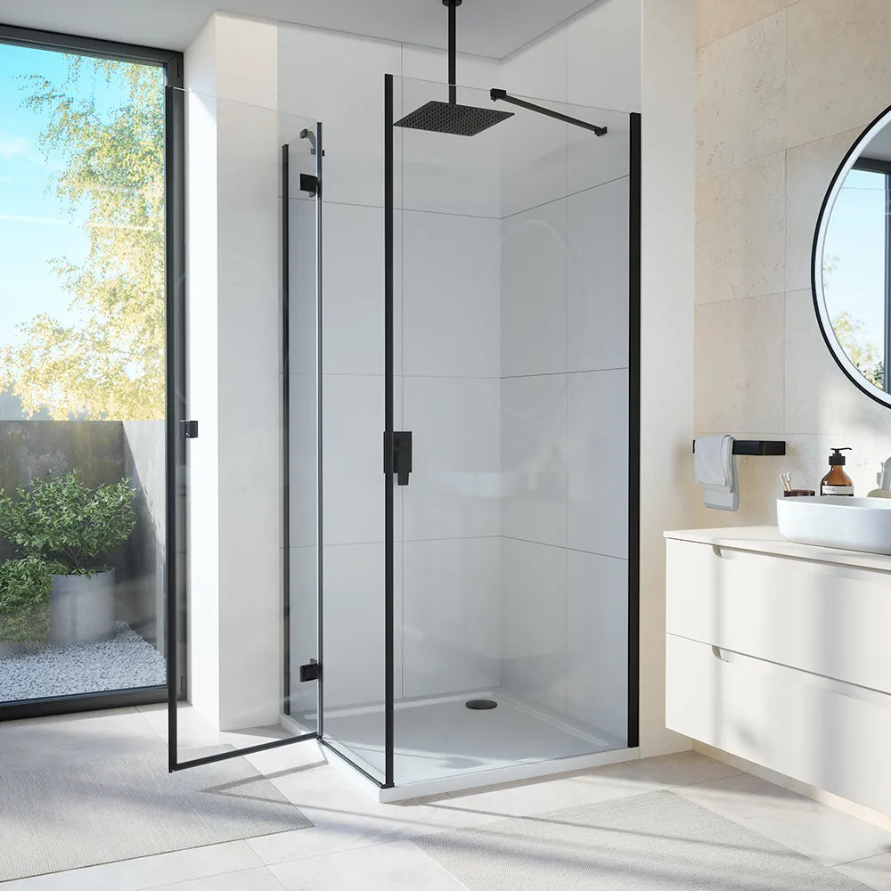 Box doccia 90x90 cm con apertura a battente lato sinistro con cerniere e parete fissa, profili nero opaco e vetro 8mm trasparente h195 | Fiji 