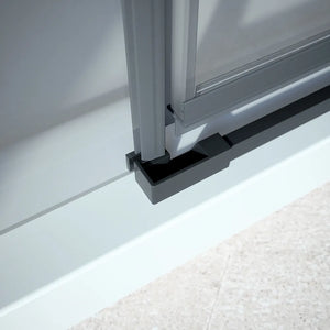 Box doccia 70x90 cm con apertura a battente lato sinistro con cerniere e parete fissa, profili nero opaco e vetro 8mm trasparente h195 | Fiji 