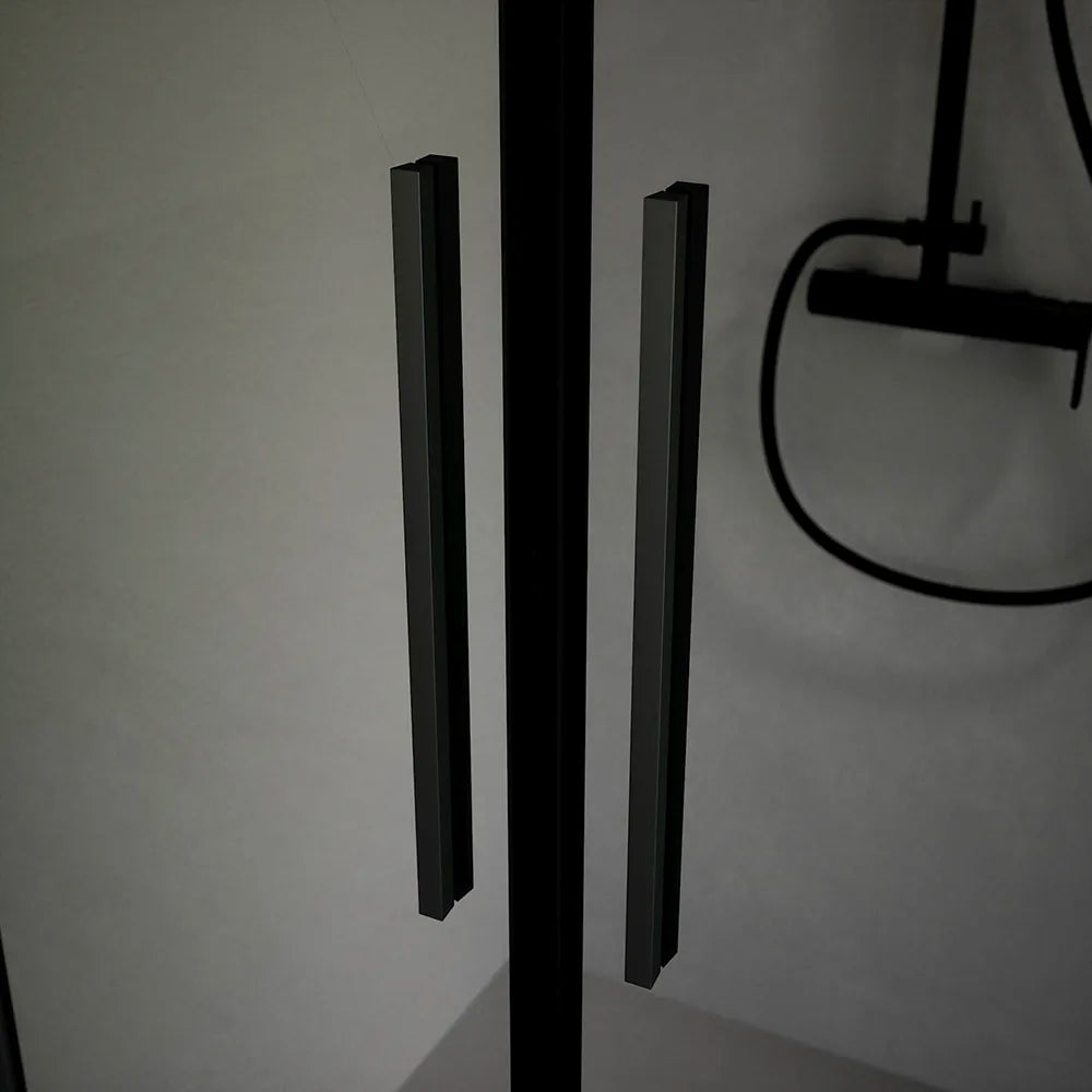 Box doccia 100x70cm con apertura saloon e parete fissa, profili nero opaco e vetro da 6mm fumè h195 | Elba