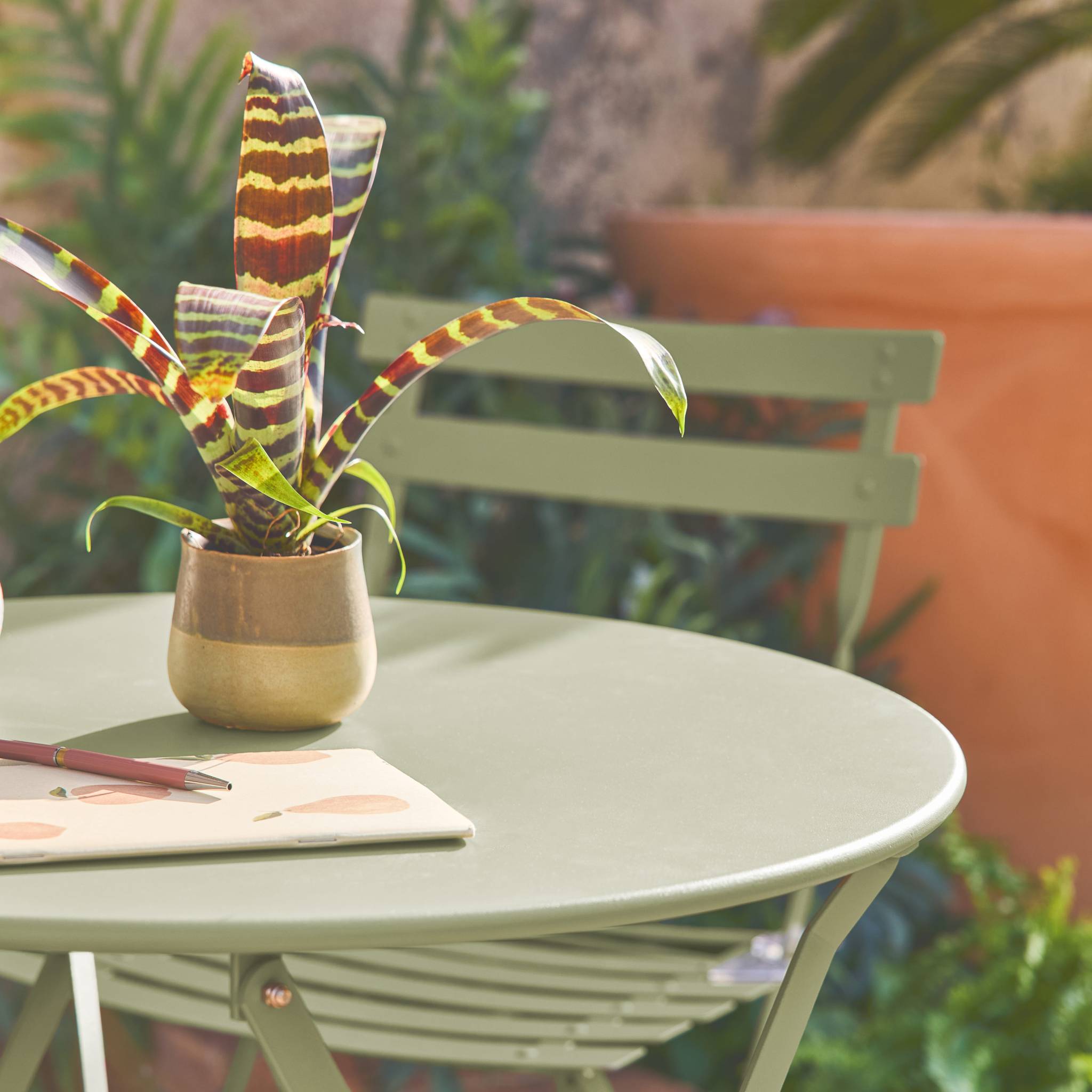 Tavolo da giardino bistrot pieghevole in metallo con 2 sedie, verde