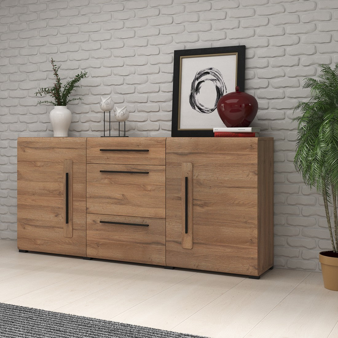 Buffet 180cm collezione BREDA con due porte parzialmente vetrate e tre cassetti. Colore Rovere