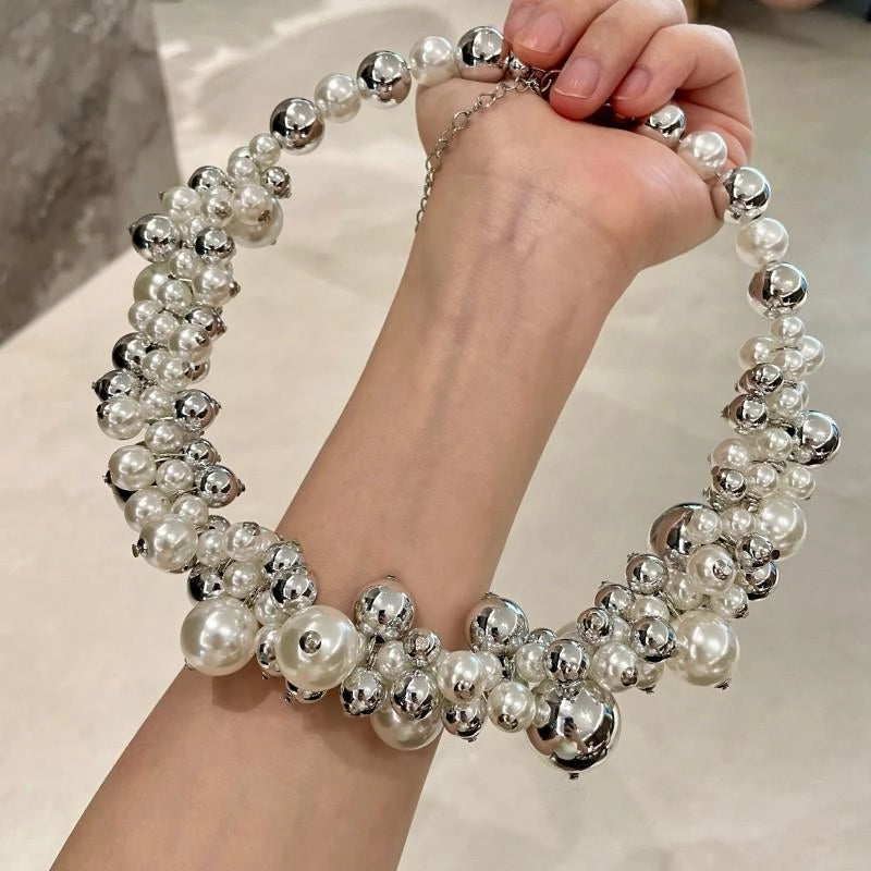 Collana a blocchi di colore fatta a mano con perle e perline rotonde, regalo di Natale o compleanno.