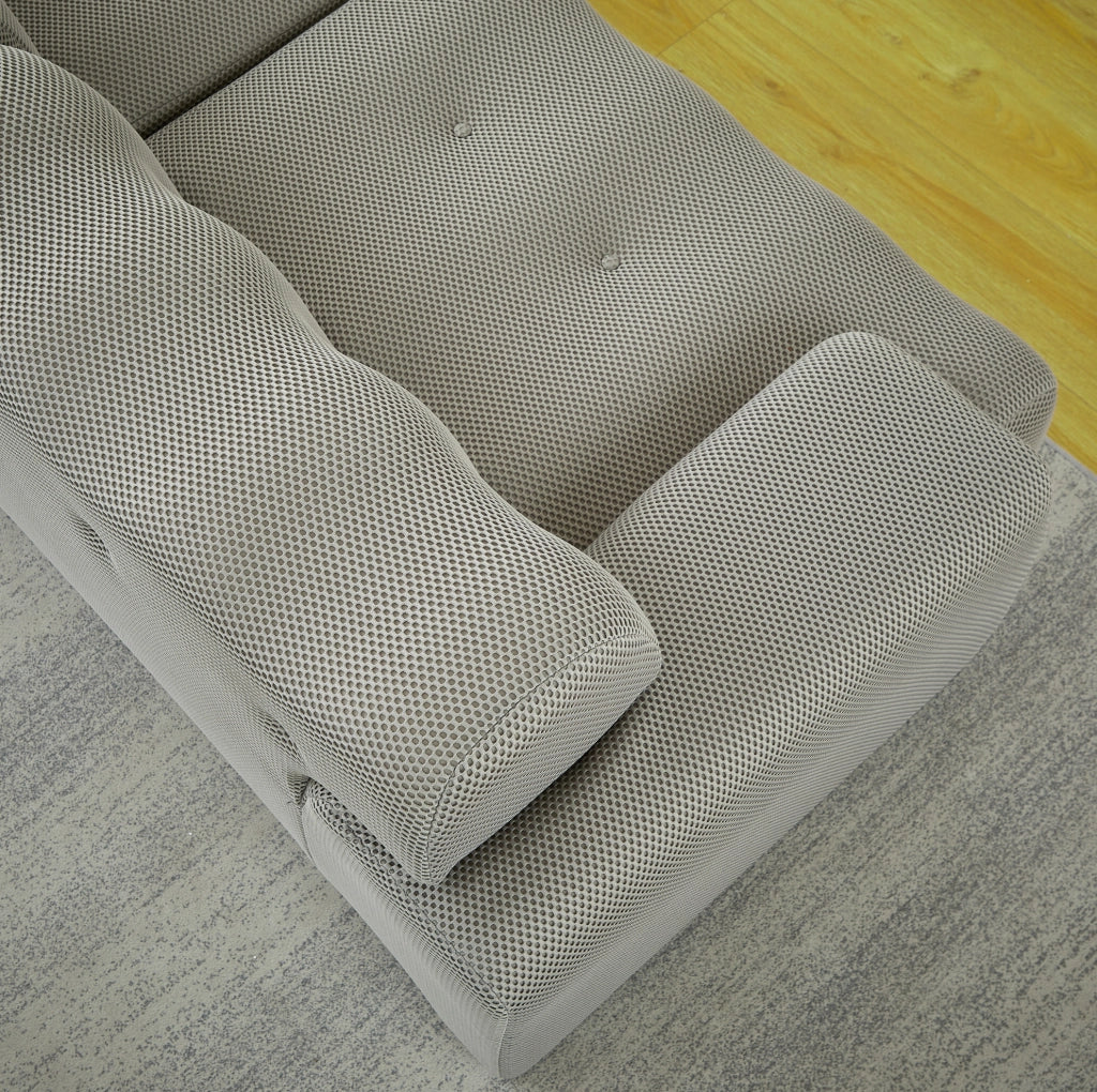 Divano Cloud due posti in tessuto 3D traspirante grigio con braccioli larghi e design moderno