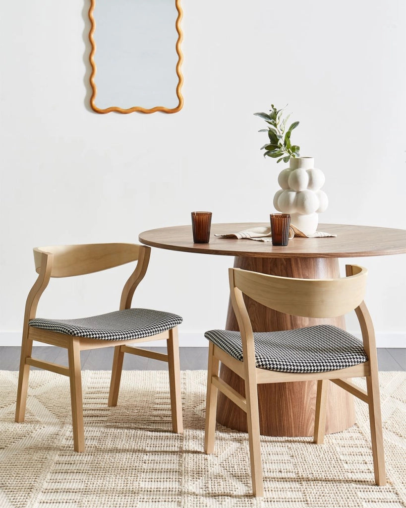 Set di 2 sedie da pranzo in legno chiaro compensato bianco e nero tessuto poliestere pied de poule gambe in legno di gomma stile retrò tradizionale