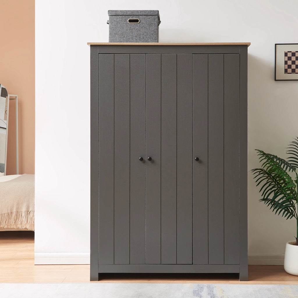 Armadio Guardaroba Vasand a 3 Ante con Barre Appenditi e Ripiani 175x120x52 cm Grigio / Effetto Rovere [en.casa]