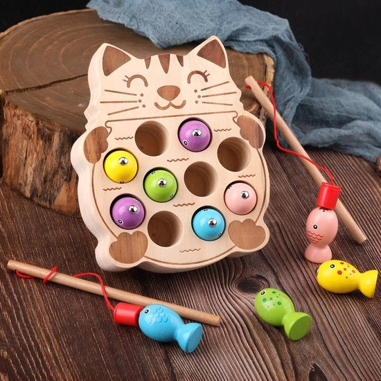 Gioco di educazione per bambini: gioco da pesca magnetica, allenamento della concentrazione. Giocattolo da pesca magnetico (gatto) in legno.