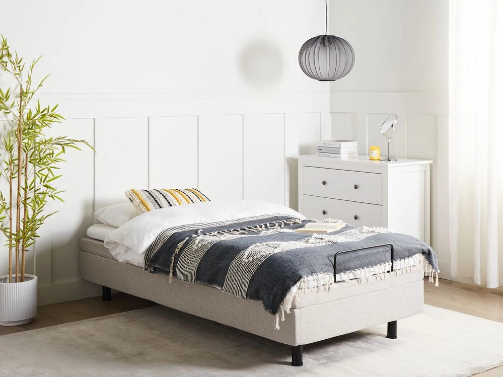 Letto singolo in poliestere beige chiaro regolabile con telecomando senza testiera 90 x 200 cm stile moderno