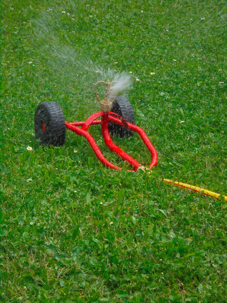 Irrigatore con Ruote Trascinabile per Prato in Acciaio Agrati Rosso