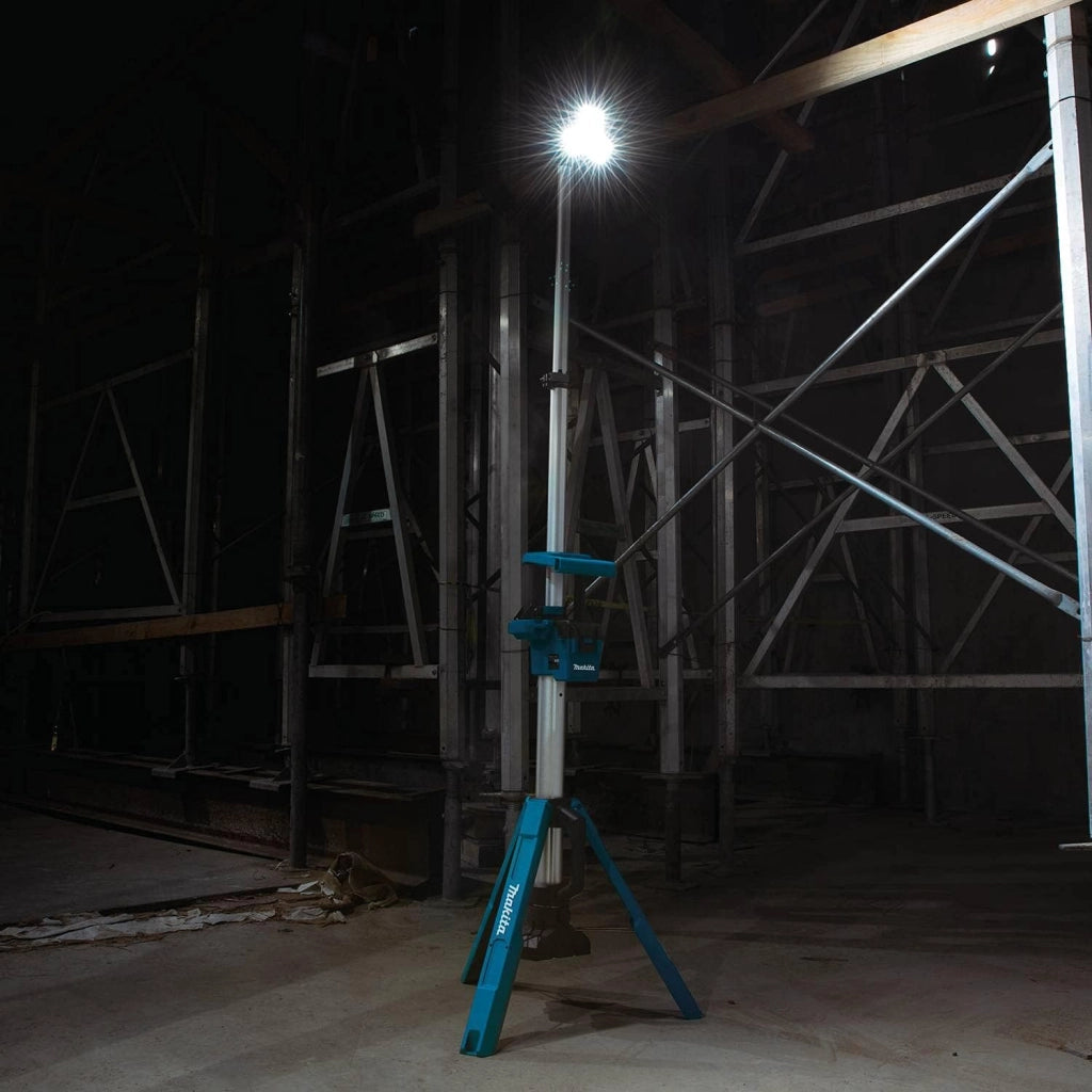 DML813 18V / 14.4V Li-ion LXT Tower Light - Batteries and Charger Not Included