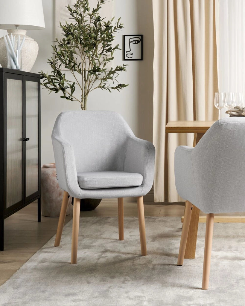 Sedia da pranzo Rivestimento in velluto grigio Gambe in legno con braccioli Stile classico Mobili per il soggiorno