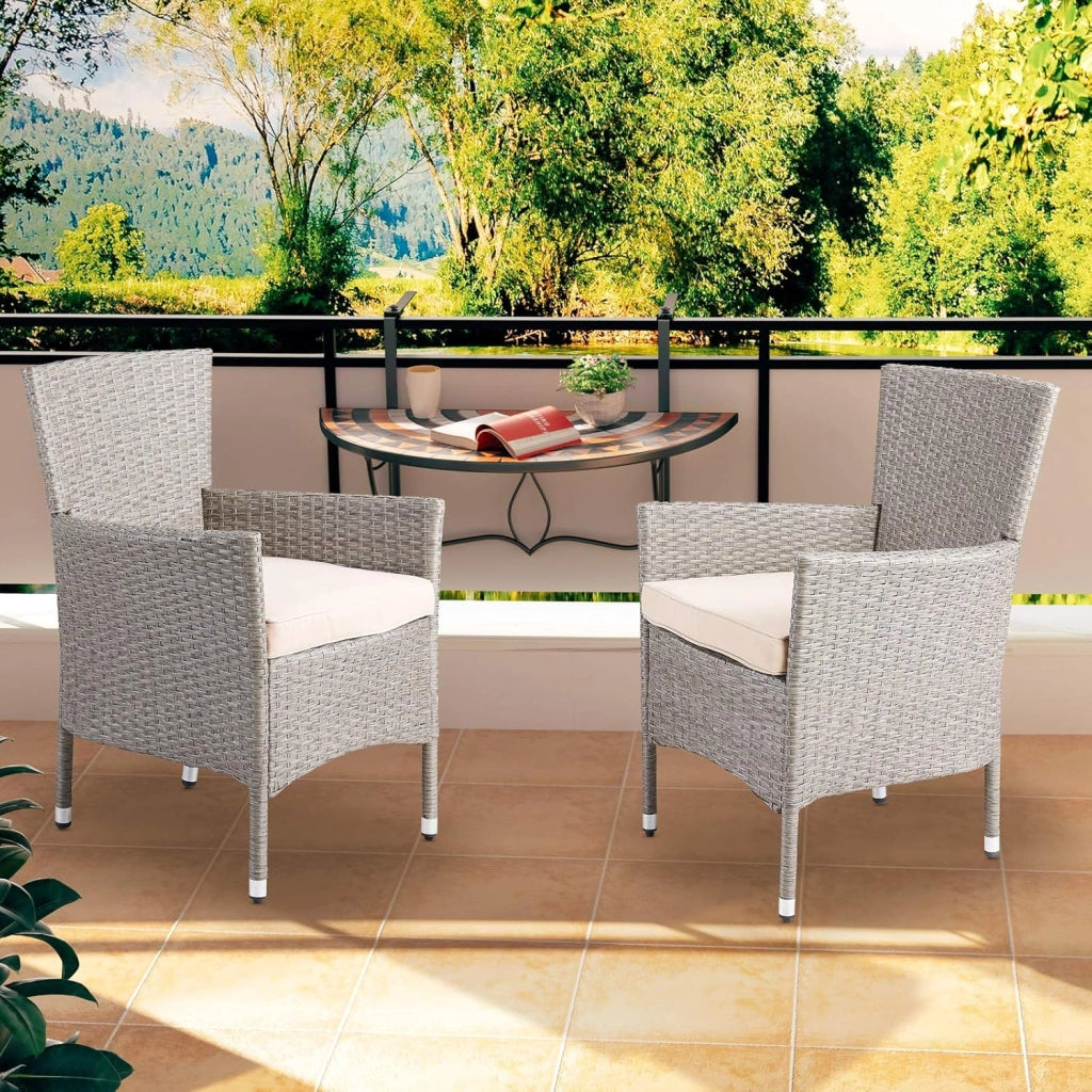 Set di 2 Sedie da Giardino Poly Rattan Impilabile Resistente 160 kg Sedia da Balcone Crema