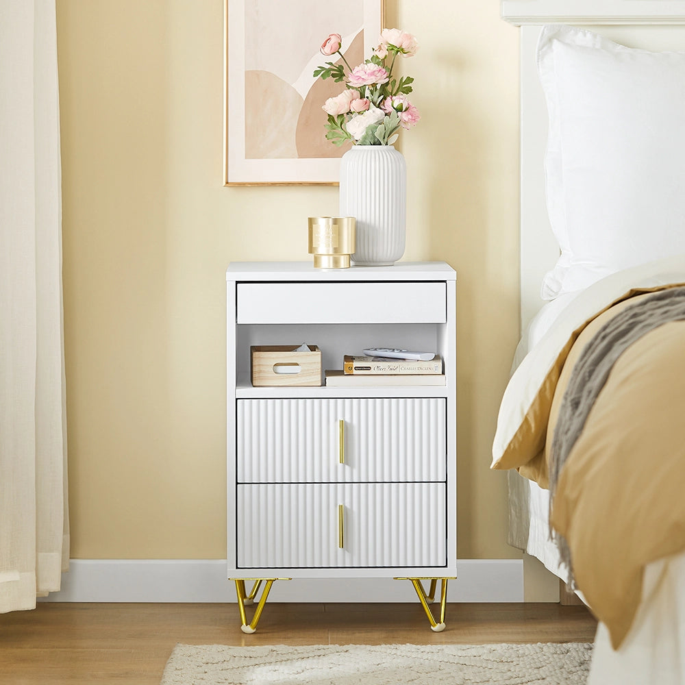 SoBuy Comodino, Comodino con 3 cassetti e ripiano, Tavolino moderno per camera da letto e soggiorno, Bianco L40 x P40 x A63 cm FBT168-W