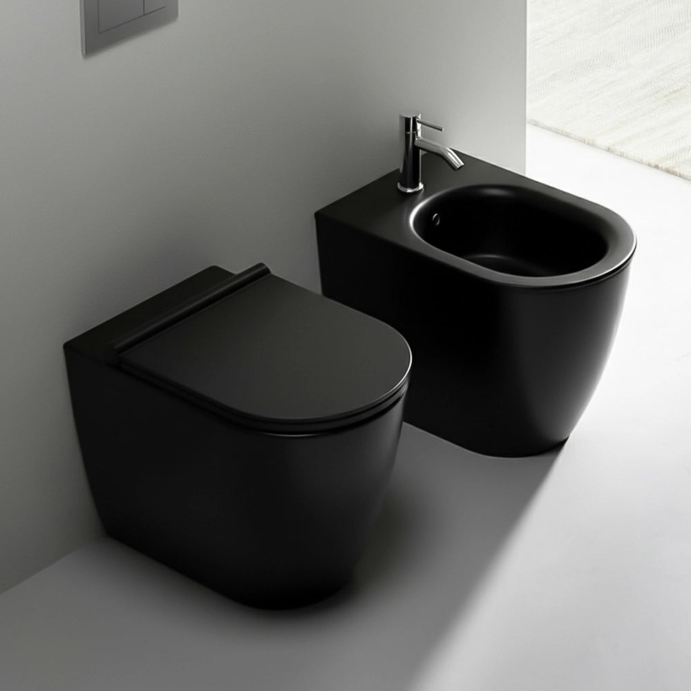 Set sanitari filomuro traslato nero opaco con sedile soft close di Ceramica Dolomite Mayka