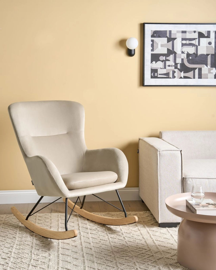 Sedia A Dondolo Velluto Beige Gambe In Metallo Pattini In Legno Moderni