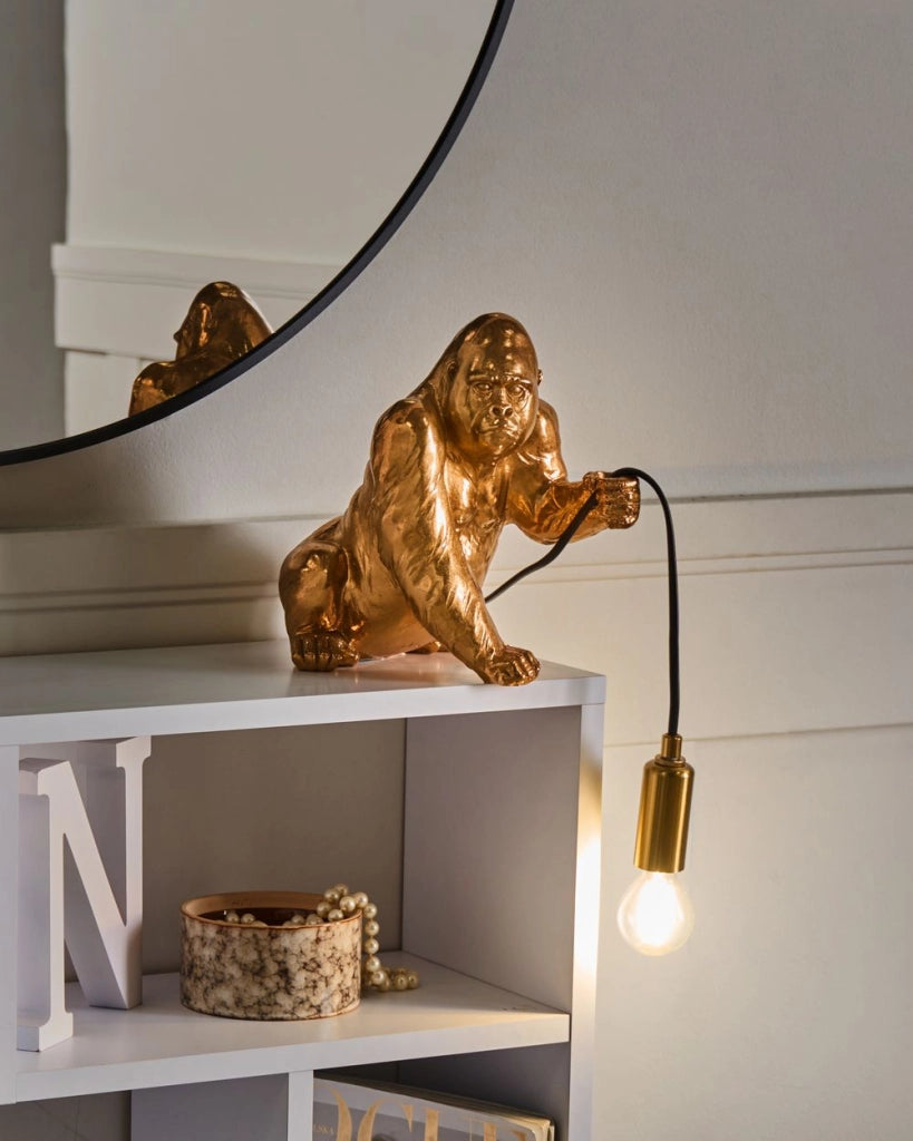 Lampada da tavolo Luce da comodino in poliresina dorata Lampada da lettura a forma di gorilla Lampada a tema animale Soggiorno Camera da letto Stile Glam