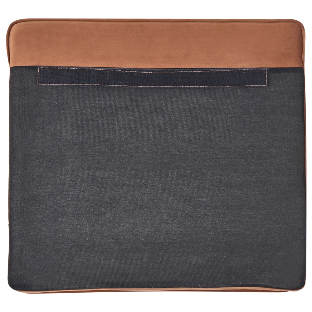 Poltrona club moderna in velluto con schienale capitonné marrone dorato stle contemporaneo