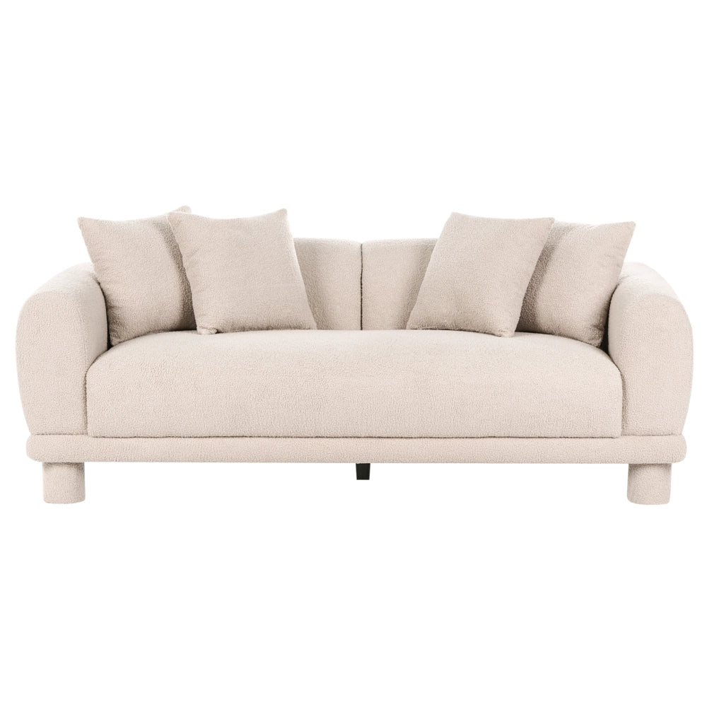 Divano a 3 posti in tessuto beige con cuscini decorativi extra e gambe rivestite stile retrò-moderno