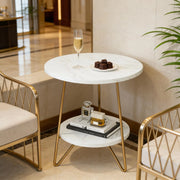 Tavolino basso con 2 ripiani in effetto marmo e gambe in metallo, per soggiorno, bianco oro, 47 × 47 × 55 cm
