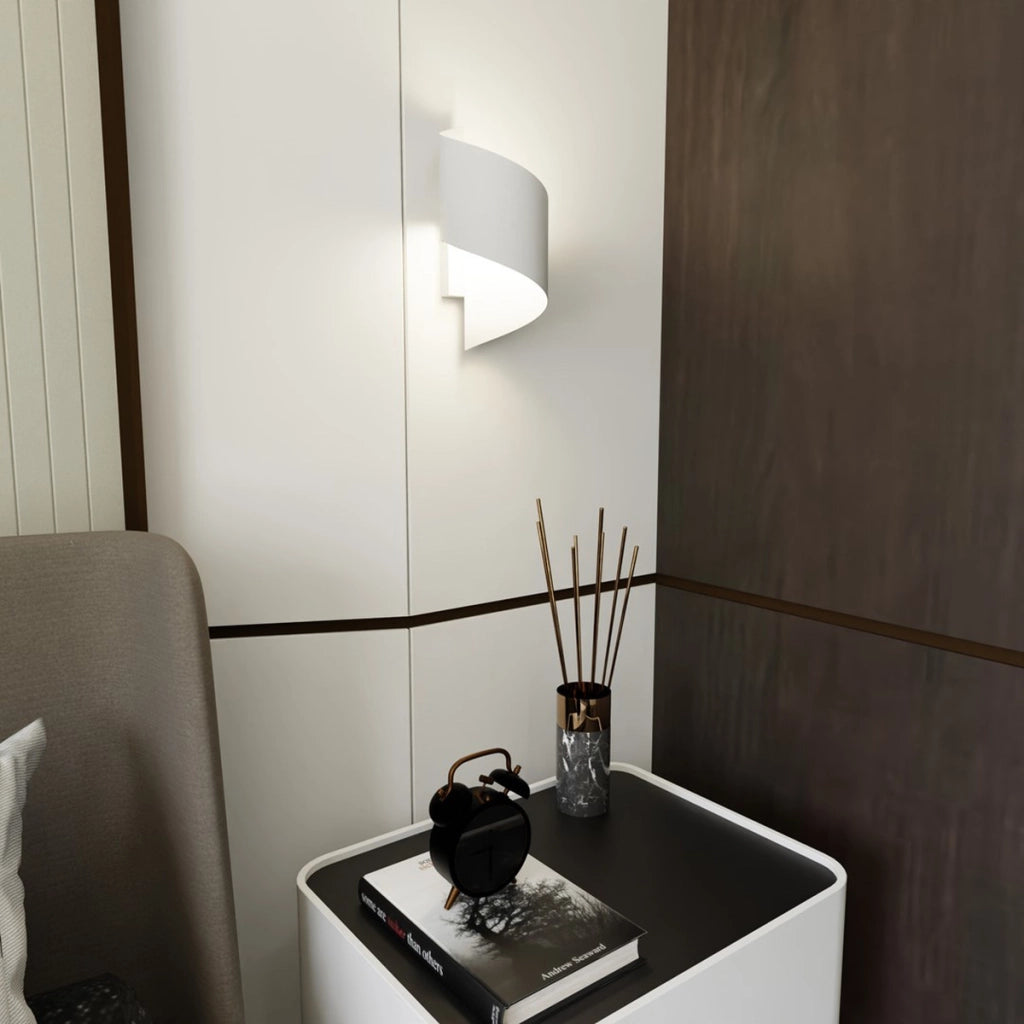 Lampada a parete Spiner in acciaio bianco opaco
