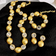 Set di gioielli fatti a mano con perline di cristallo: orecchini, collana e bracciale vintage.