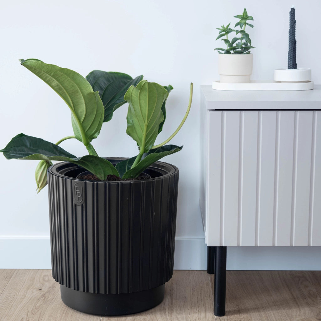 Vaso da fiori KADAX da 40 cm con coperchio e inserto, vaso da fiori in plastica nera