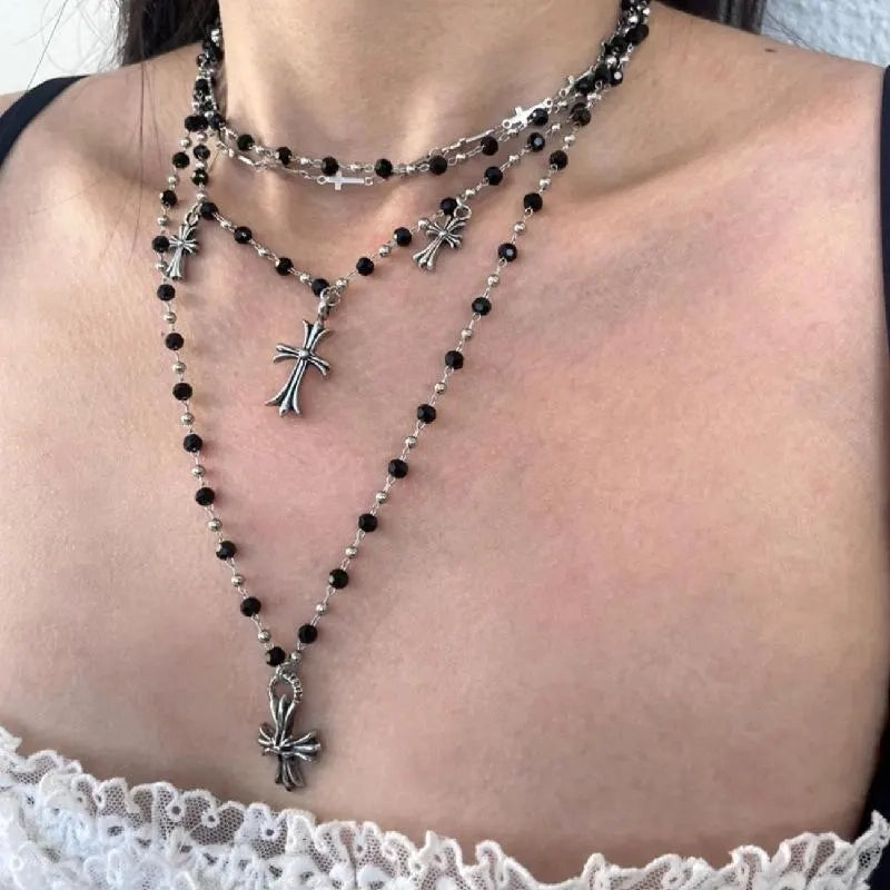Collana multistrato con ciondolo a croce vintage fatto a mano e fiore, perle nere, regalo di Natale per donna, regalo di compleanno
