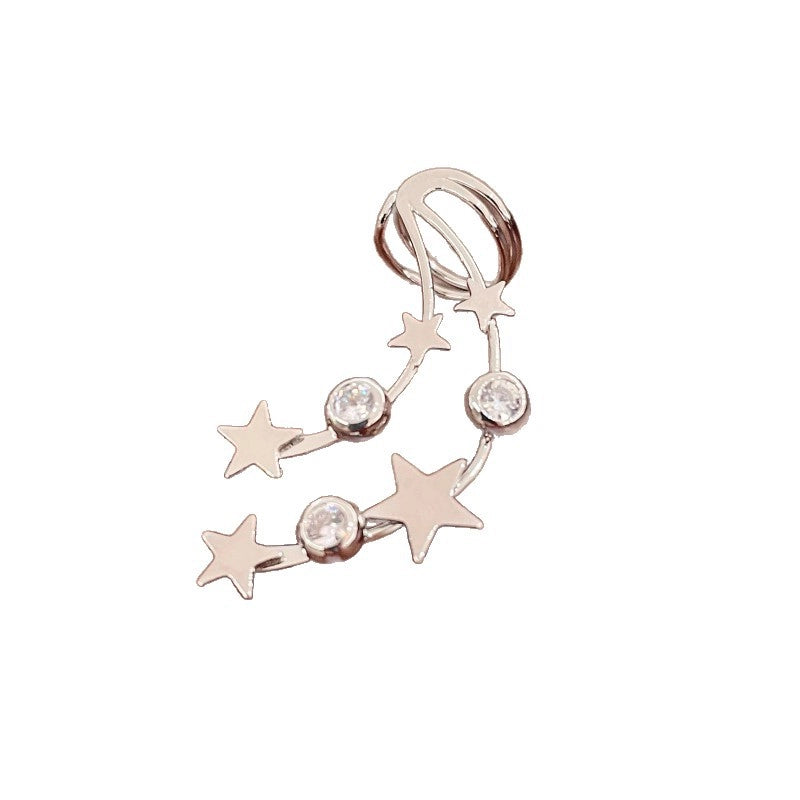 Orecchini a clip a forma di stella e luna con zirconi per donne senza lobi forati.