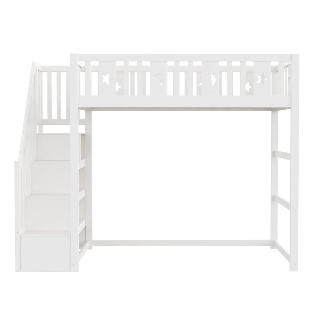 Letto a soppalco per bambini con scala, ripiani e decorazioni luna e stelle